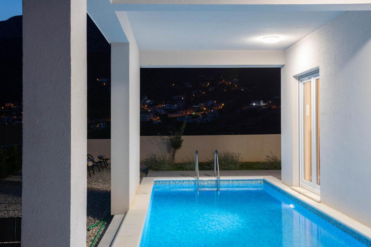 Villa Dorso With Heated Pool Klis Exterior photo